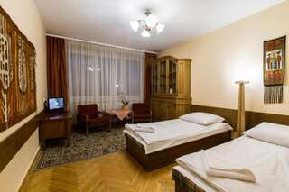 Отель Hotel PRL RZEMIEŚLNIK Закопане Бюджетный номер-студио-1